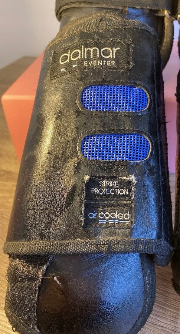 Dalmar Eventer XC Boots – Black – Medium

Air Cooled Strike Protection Tendon & Fetlock Boot Set
