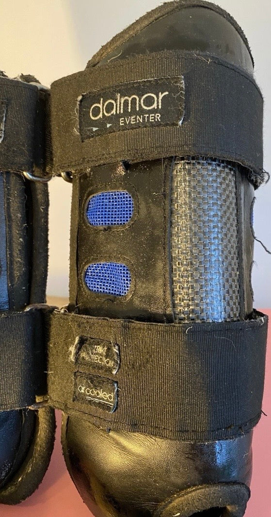 Dalmar Eventer XC Boots – Black – Medium

Air Cooled Strike Protection Tendon & Fetlock Boot Set