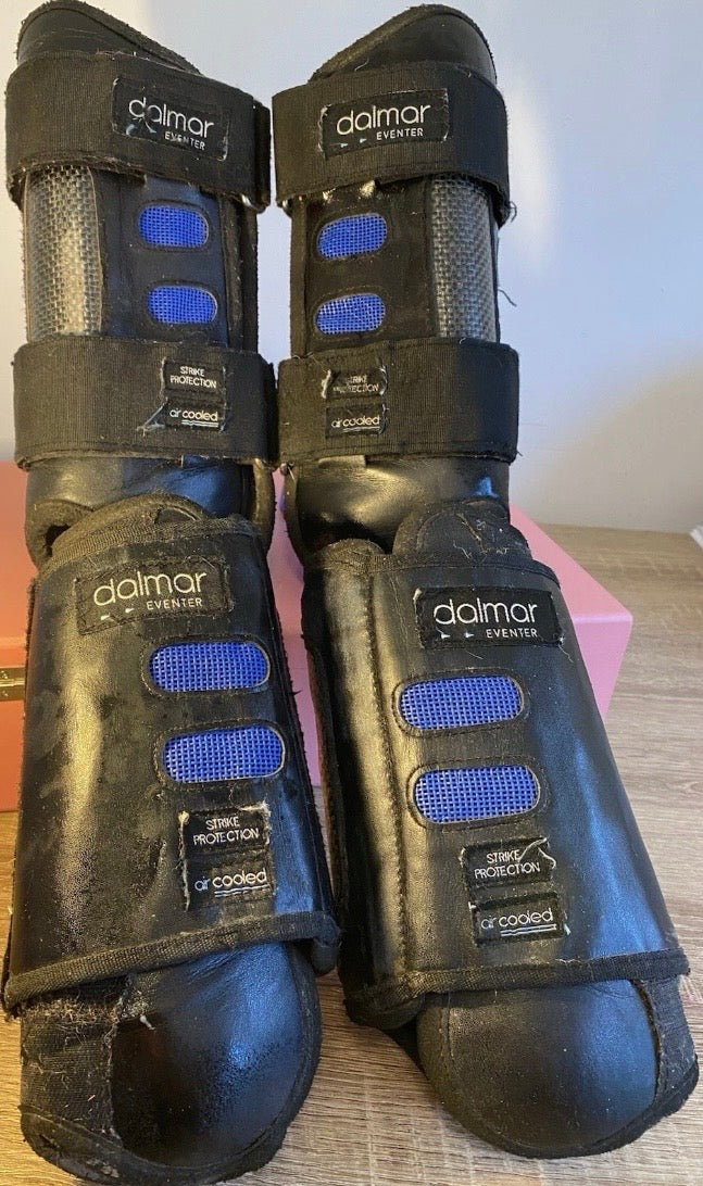 Dalmar Eventer XC Boots – Black – Medium

Air Cooled Strike Protection Tendon & Fetlock Boot Set