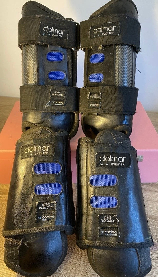 Dalmar Eventer XC Boots – Black – Medium

Air Cooled Strike Protection Tendon & Fetlock Boot Set