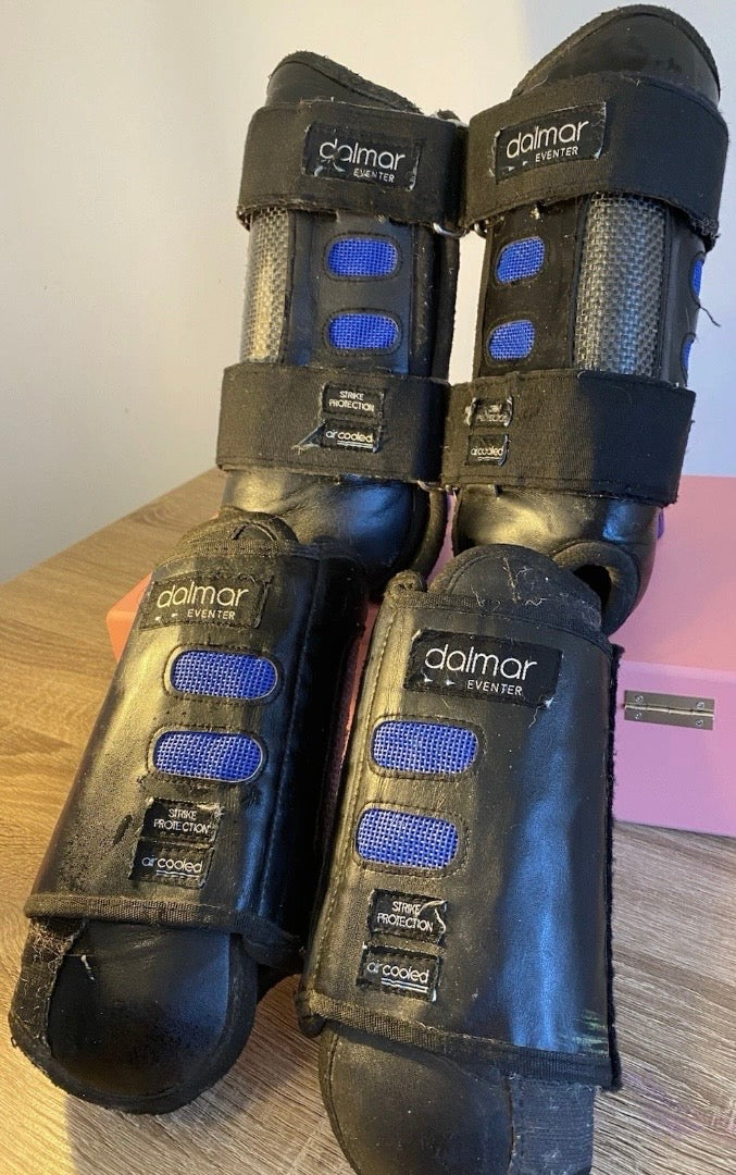 Dalmar Eventer XC Boots – Black – Medium

Air Cooled Strike Protection Tendon & Fetlock Boot Set