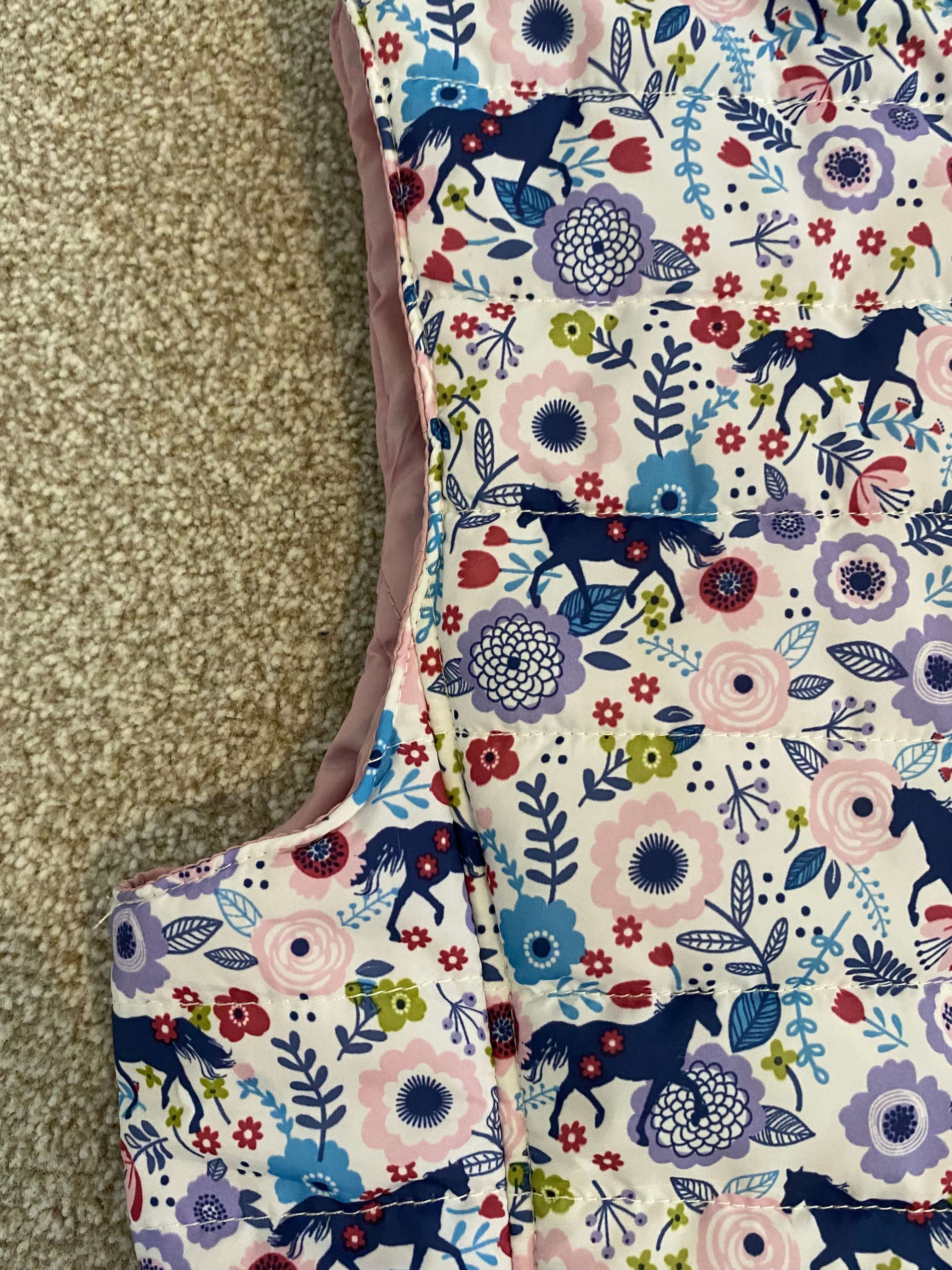 Ariat Girls Floral Horse Print Quilted Gilet Bodywarmer Pink Medium (M)